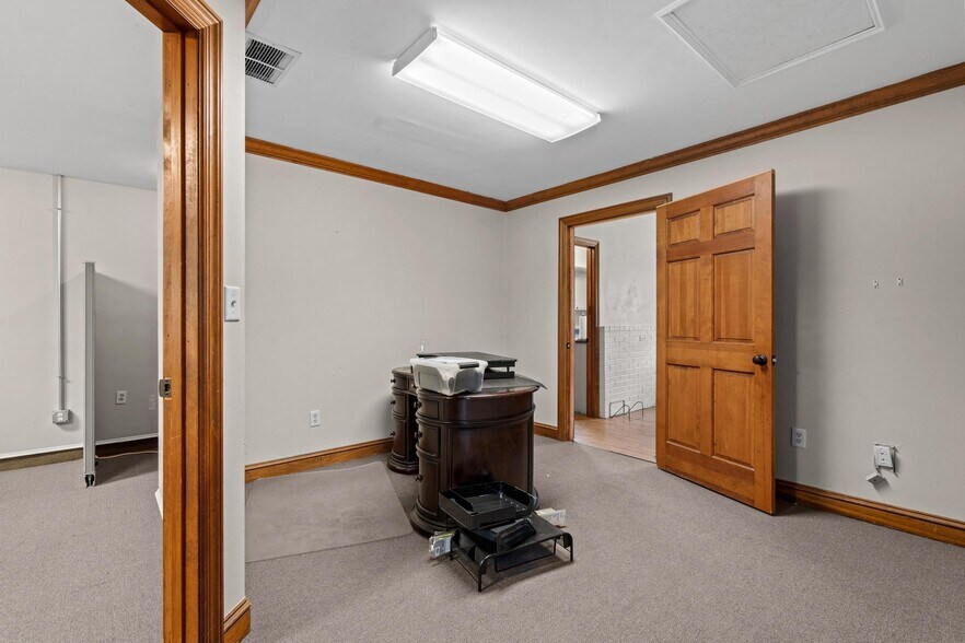 More Photos Of 2233 Miamisburg-Centerville Rd, Dayton Office For Sale