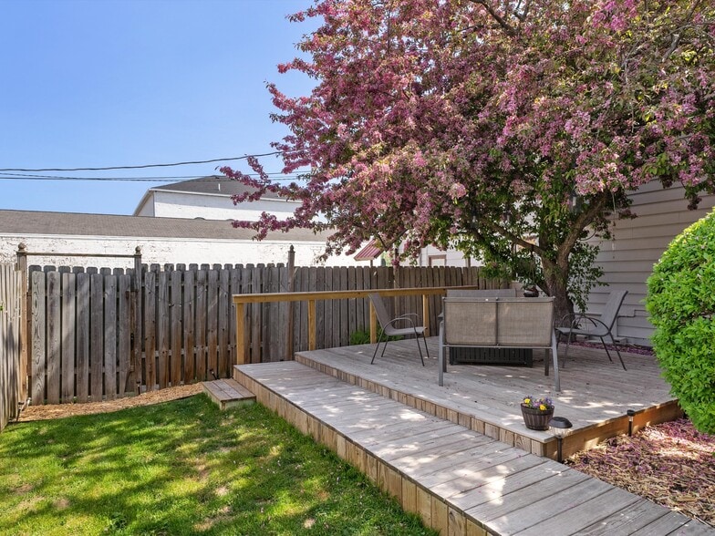 More Photos Of 201 Steele St, Algoma Hotel For Sale