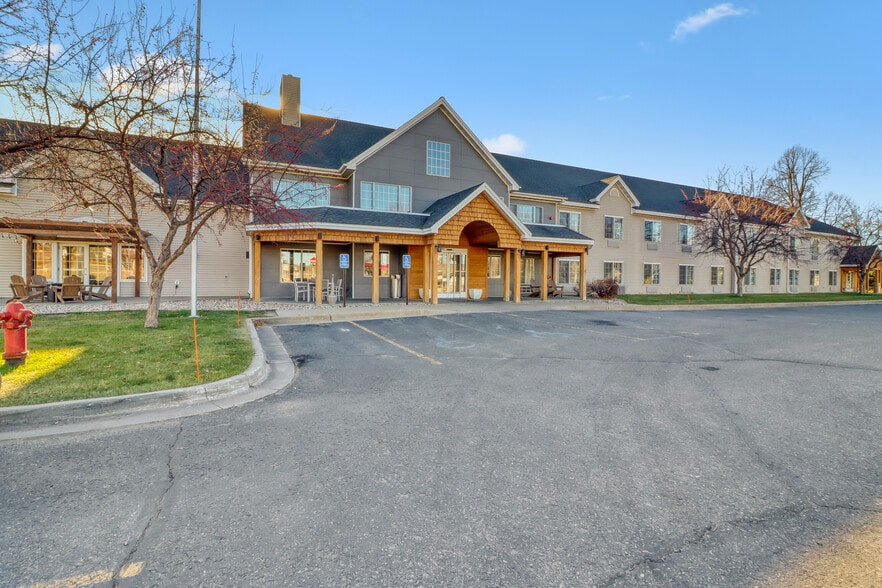 Primary Photo Of 1330 Highway 10, Detroit Lakes Hotel For Sale