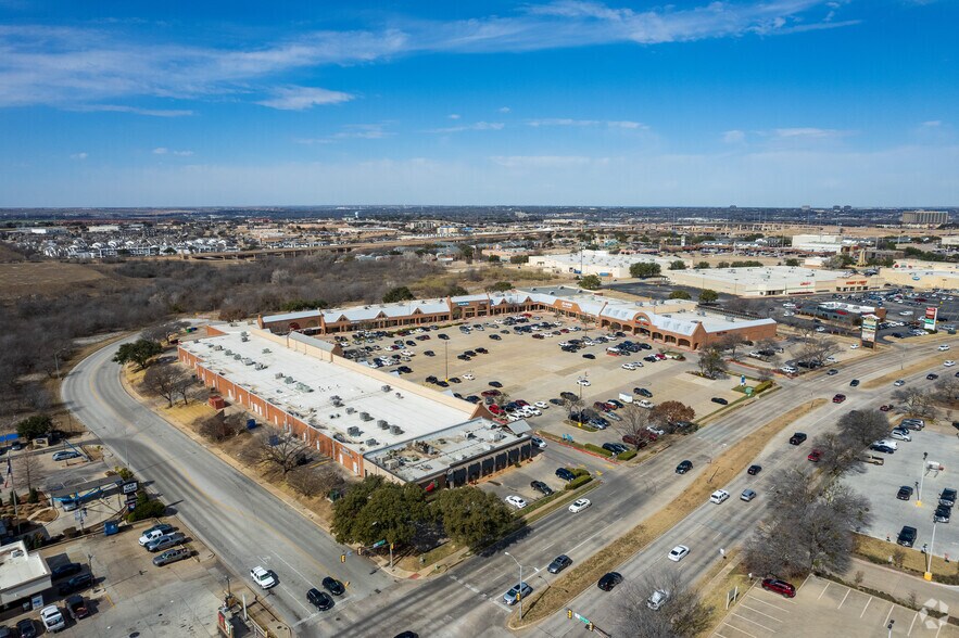 More Photos Of 5200-5288 S Hulen St, Fort Worth General Retail For Lease