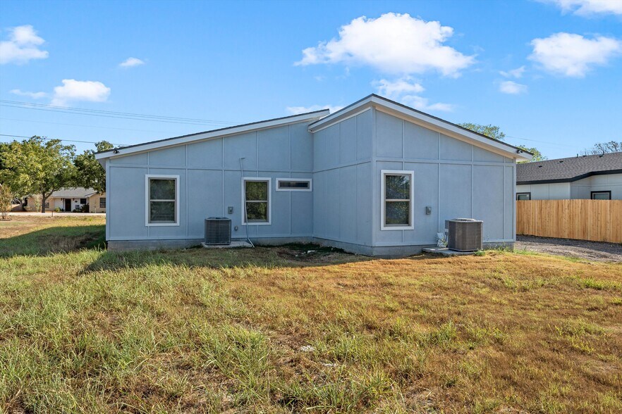 More Photos Of 711 4th St, Eddy Specialty For Sale
