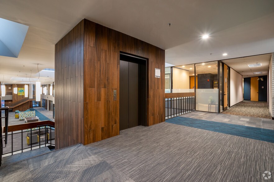 More Photos Of 425 N New Ballas Rd, Creve Coeur Office For Lease