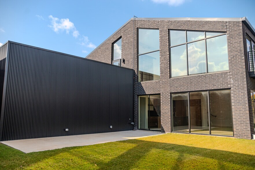 More Photos Of 4750 Iberia Ave, Dallas Office Residential For Sale