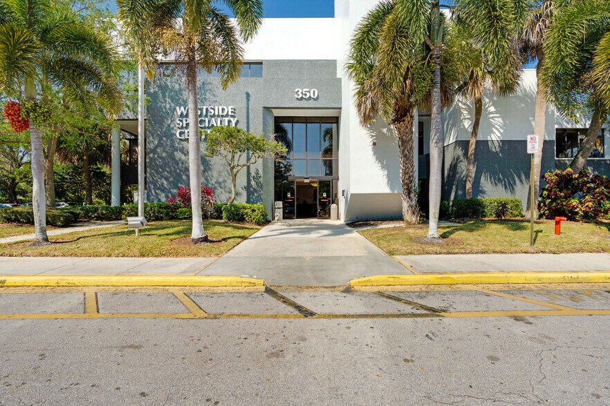 More Photos Of 350 N Pine Island Rd, Plantation Medical For Lease