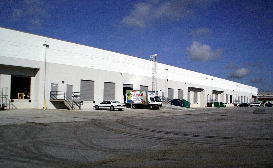 More Photos Of 6881 Kingspointe Pky, Orlando Flex For Sale