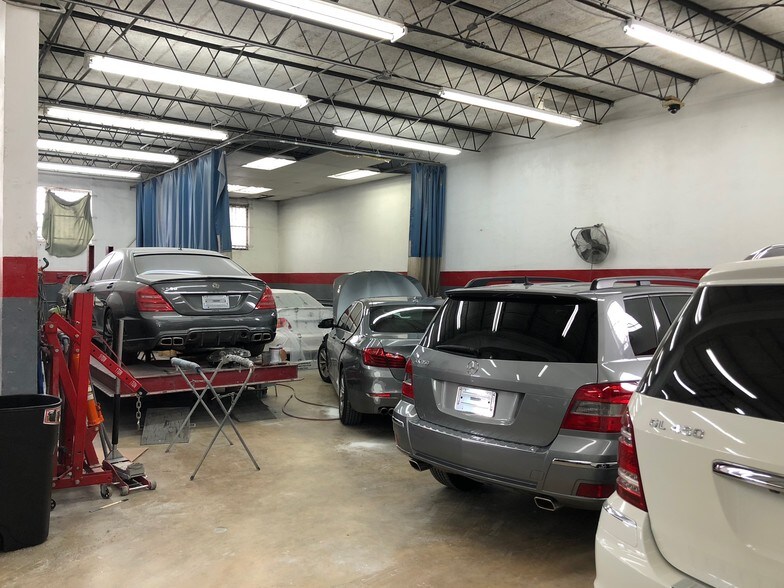 More Photos Of 707-709 N Dixie Hwy, Hallandale Beach Auto Repair For Sale