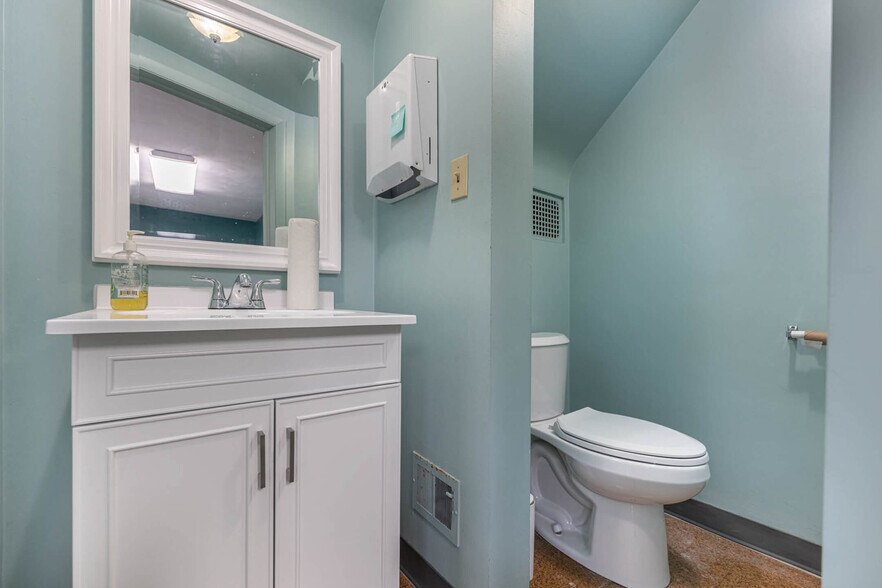 More Photos Of 227 E Cecil St, Springfield Restaurant For Sale