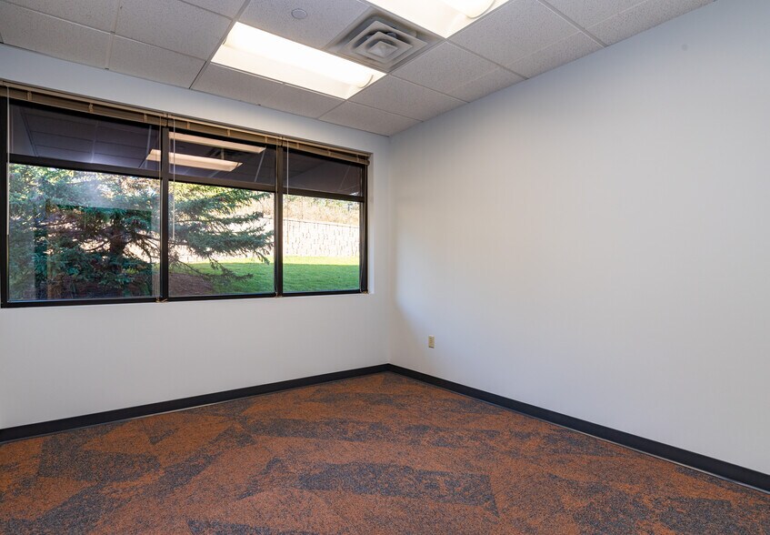 More Photos Of 611 Bielenberg Dr, Woodbury Office For Lease