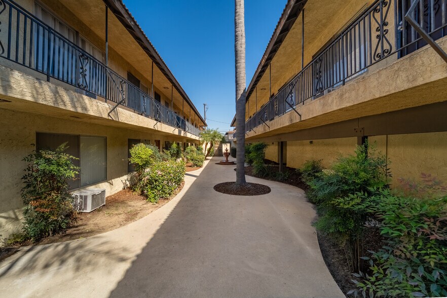 More Photos Of 2221 E Lenita Ln, Santa Ana Apartments For Sale