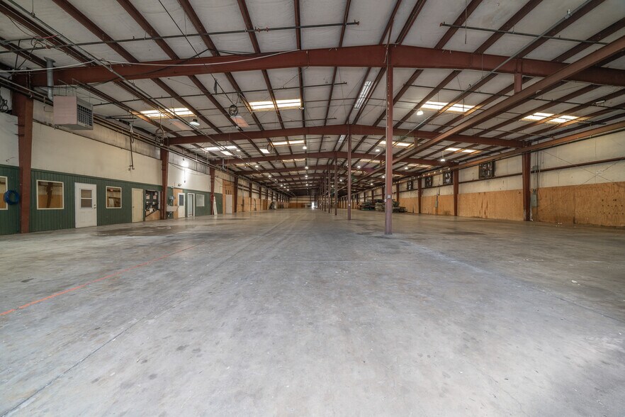 More Photos Of 1056 NE 16th St, Ocala Industrial For Lease