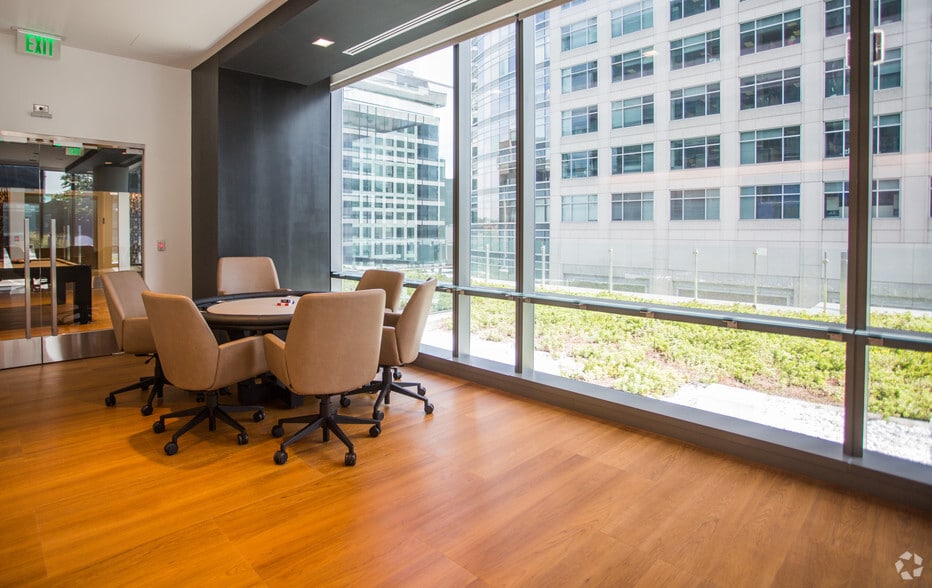 More Photos Of 1800 N Lynn St, Arlington Apartments For Lease