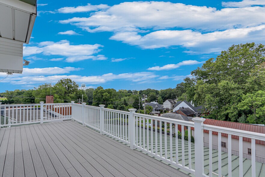 More Photos Of 55 Scott St, Buford Office For Sale