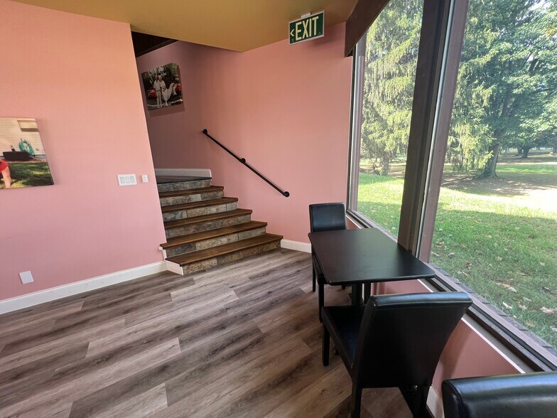 More Photos Of 10804 Wilkshire Blvd, Bolivar Office For Sale
