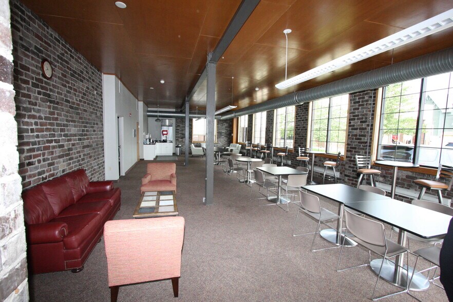 More Photos Of 15 E Washington St, Coldwater Office For Sale