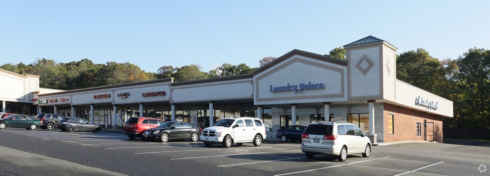 More Photos Of 349-411 Horseblock Rd, Farmingville Freestanding For Lease