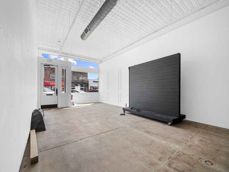 More Photos Of 901 W Jefferson Blvd, Dallas Storefront For Lease