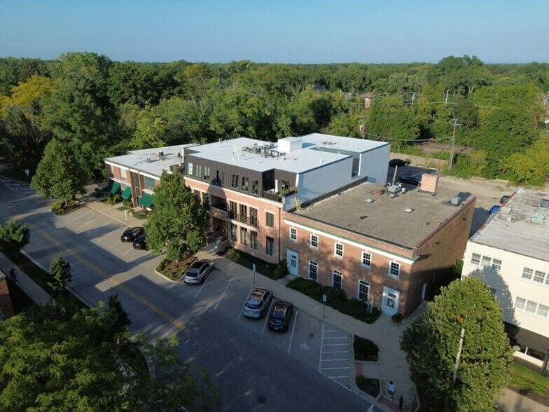 More Photos Of 1401 N Western Ave, Lake Forest Apartments For Sale