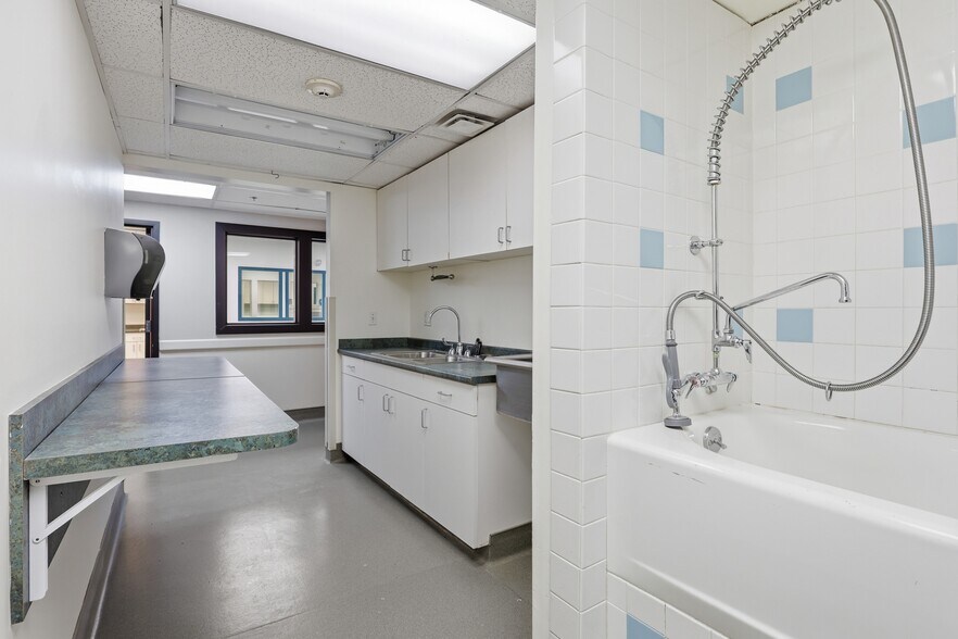 More Photos Of 180 Bear Hill Rd, Waltham Flex For Sale