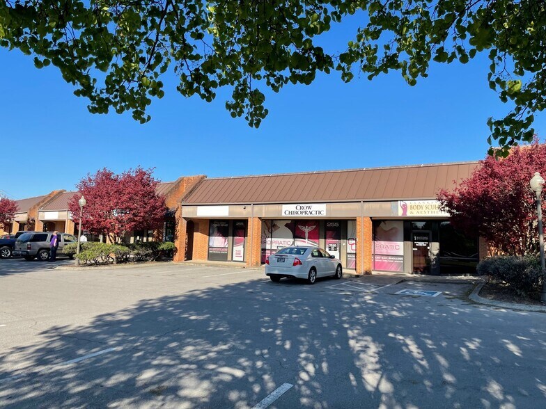 More Photos Of 201-285 Dover Rd, Clarksville Storefront For Lease