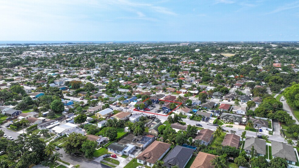More Photos Of 1000 W Lakewood Rd, West Palm Beach Apartments For Sale