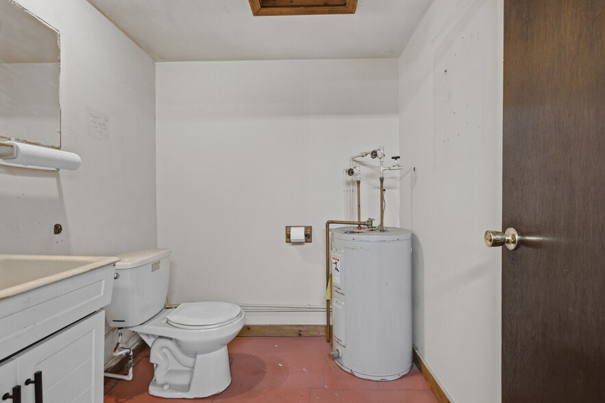 More Photos Of 1973 Victory Hwy, Glendale General Retail For Sale