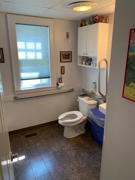 More Photos Of 98 Spencer Plain Rd, Old Saybrook Medical For Lease