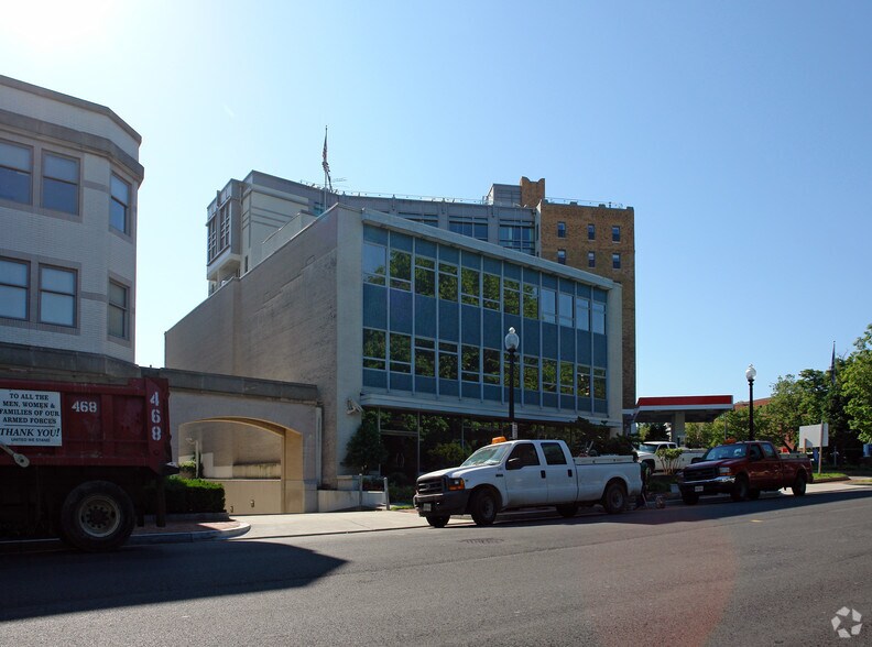 More Photos Of 415 2nd St NE, Washington Medical For Lease