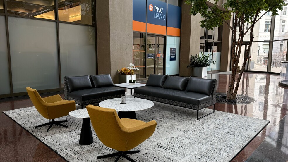 More Photos Of 411 E Wisconsin Ave, Milwaukee Office For Lease