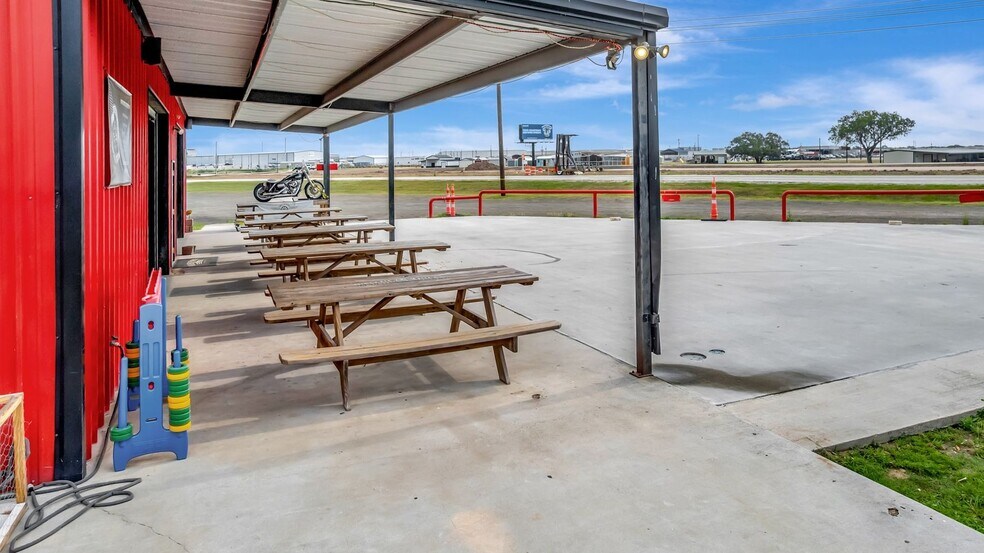 More Photos Of 23404 NW Zac Lentz Pky, Victoria General Retail For Sale