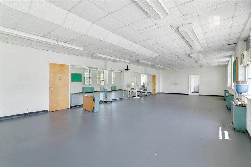 More Photos Of 1228 Todds Ln, Hampton Religious Facility For Sale