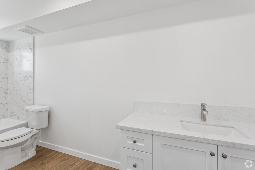 More Photos Of 833 W 84th St, Los Angeles Apartments For Sale