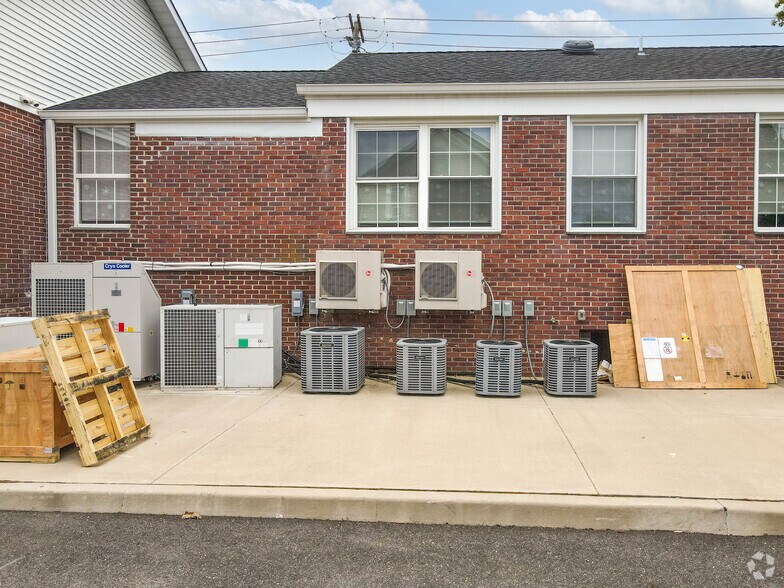 More Photos Of 179 Little East Neck Rd, West Babylon Office For Lease