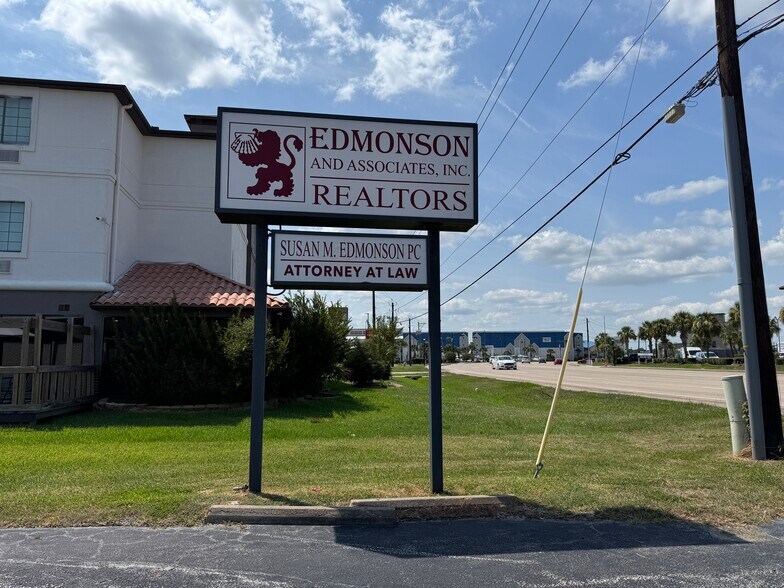 More Photos Of 2833 Nasa Pky, Seabrook Office For Lease