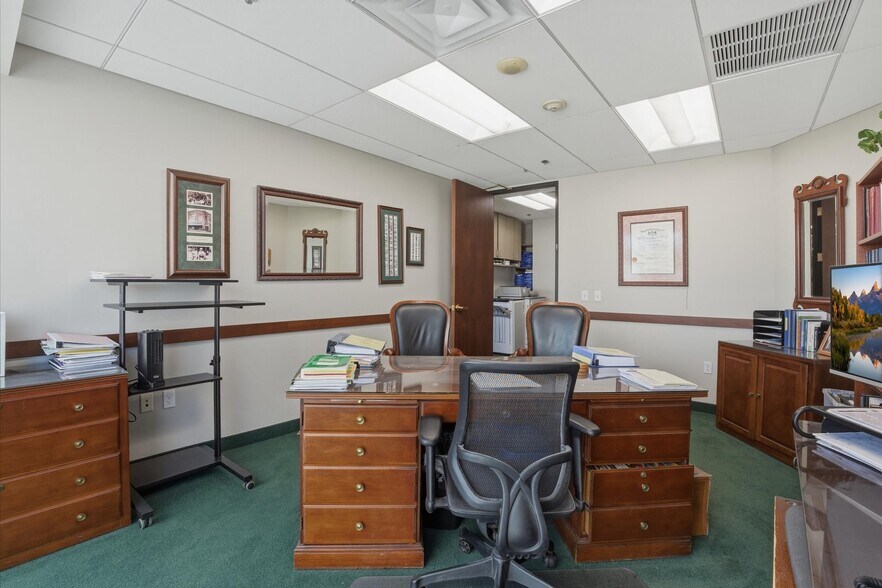 More Photos Of 3033 N Central Ave, Phoenix Office For Sale