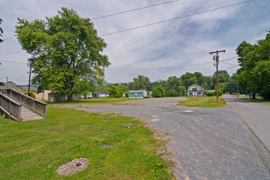 More Photos Of 101 Davis st, Alderson Freestanding For Sale