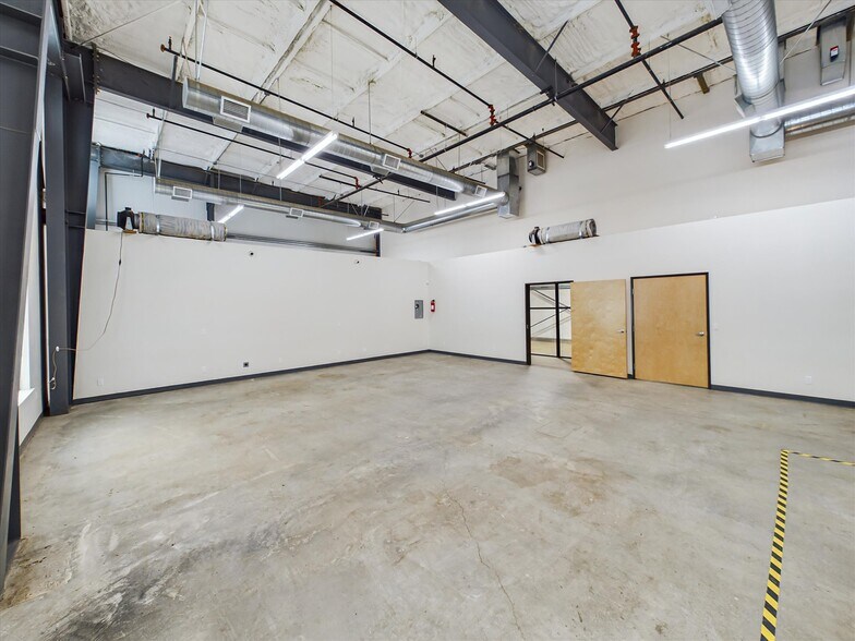 More Photos Of 39057 Ca-299 St, Willow Creek Light Manufacturing For Sale