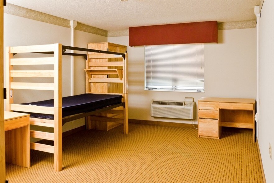 More Photos Of 2300 Lincoln Way, Clinton Hotel For Sale