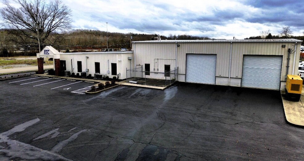 More Photos Of 2400 S Main St, Corbin Flex For Sale