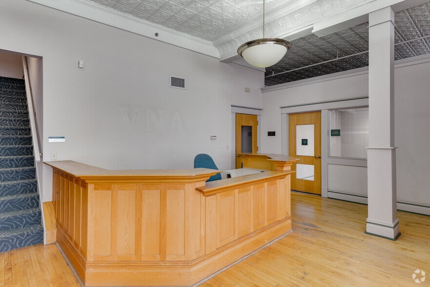 More Photos Of 348 N Burdick St, Kalamazoo Medical For Lease