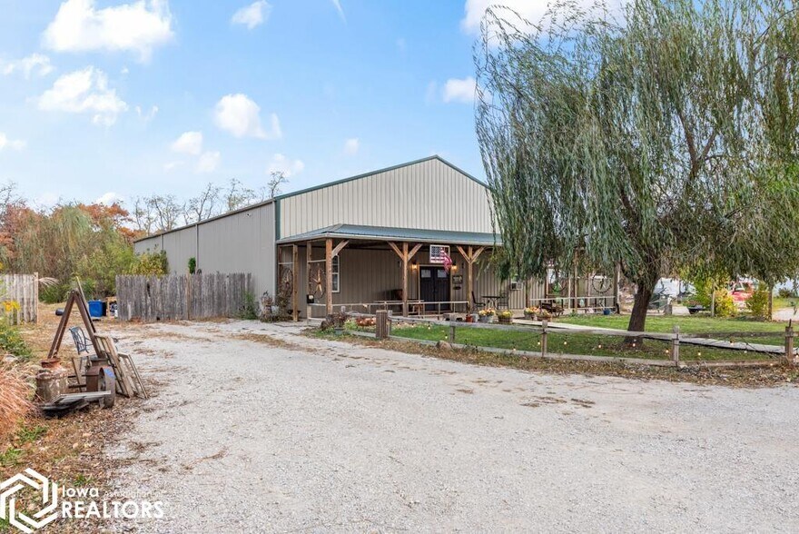 More Photos Of 110 E Union St, Unionville Restaurant For Sale