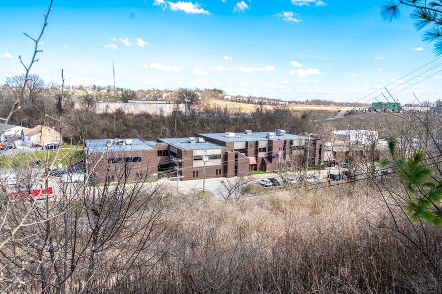 More Photos Of 1000 Church Hill Rd, Pittsburgh Office For Lease