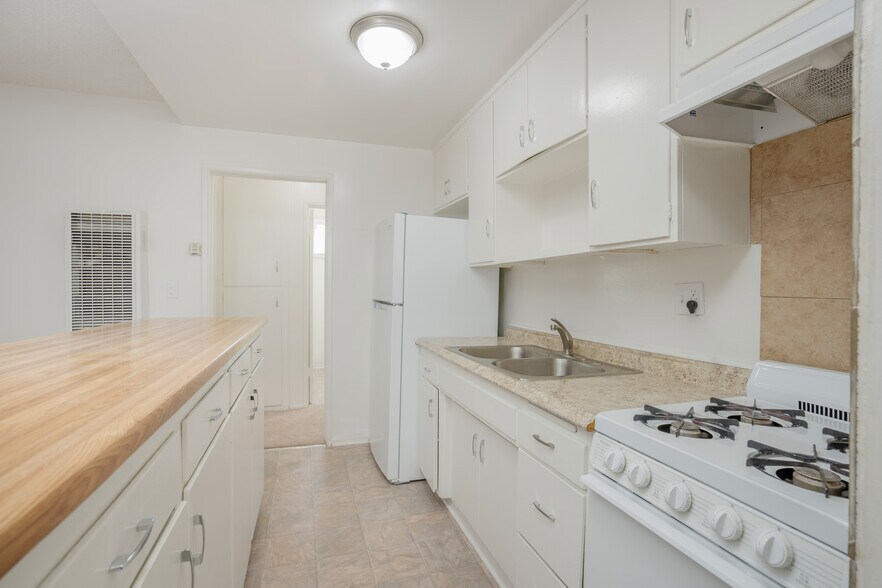 More Photos Of 7000 Etiwanda Ave, Reseda Apartments For Sale