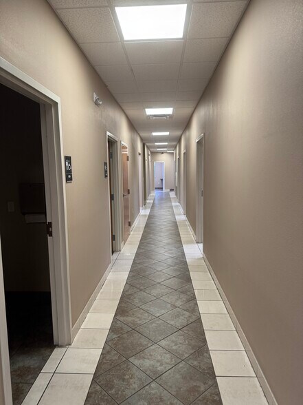 More Photos Of 1227 E Broadway, Oviedo Office For Sale