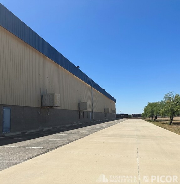More Photos Of 6978 E Century Park Dr, Tucson Distribution For Lease