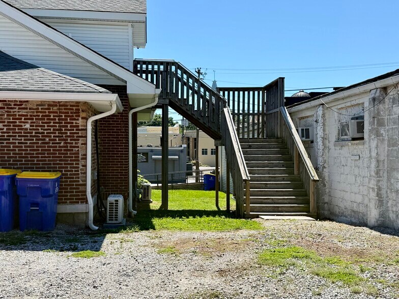 More Photos Of 103 N High St, Franklin Office Residential For Sale