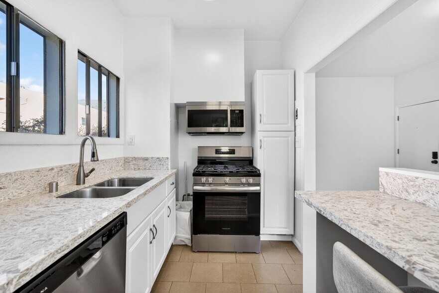 More Photos Of 822 Hayworth Ave, Los Angeles Apartments For Sale