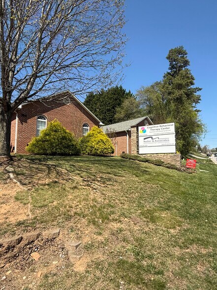 More Photos Of 304 New Leicester Hwy, Asheville Medical For Lease
