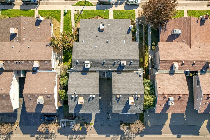 More Photos Of 571 W Ashlan Ave, Clovis Apartments For Sale