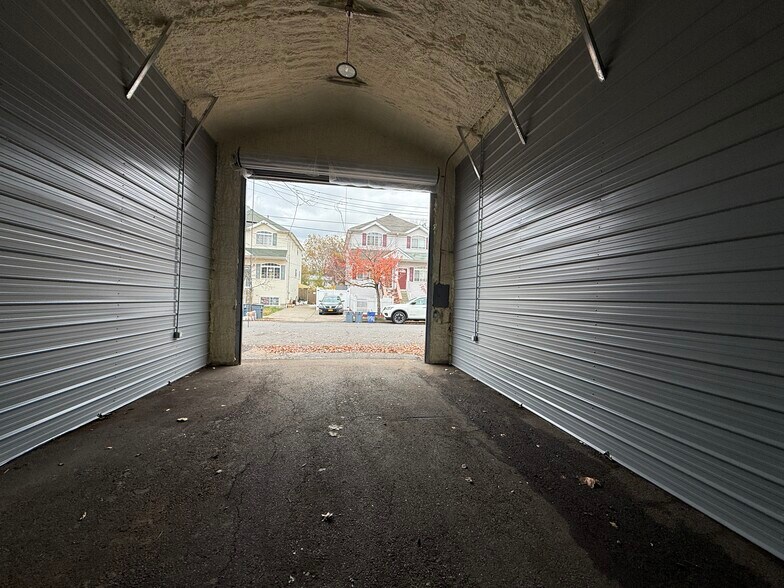 More Photos Of 116 Campbell Ave, Staten Island Warehouse For Lease