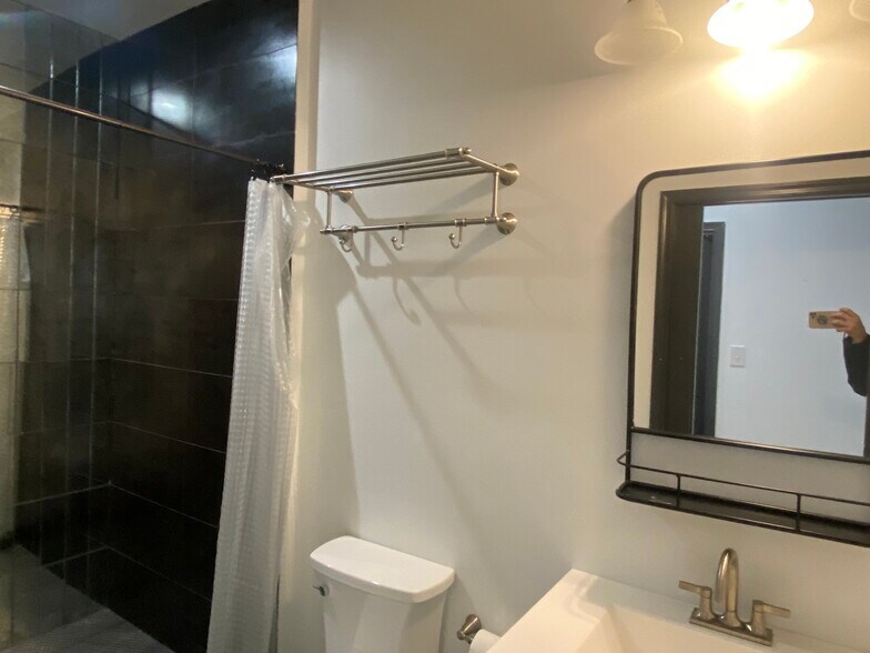 More Photos Of 1802 11th St NW, Washington Office For Lease